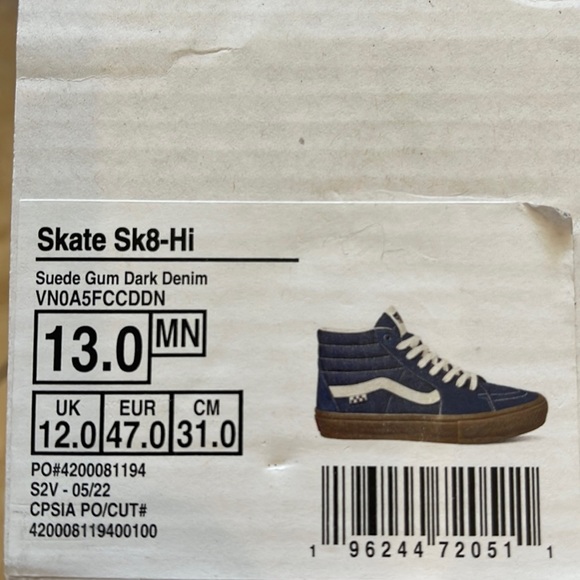 Vans WMNS Skate Sk8-Hi
Suede Gum Dark Denim
VN0A5FCCDDN
Sneakers - Picture 15 of 16